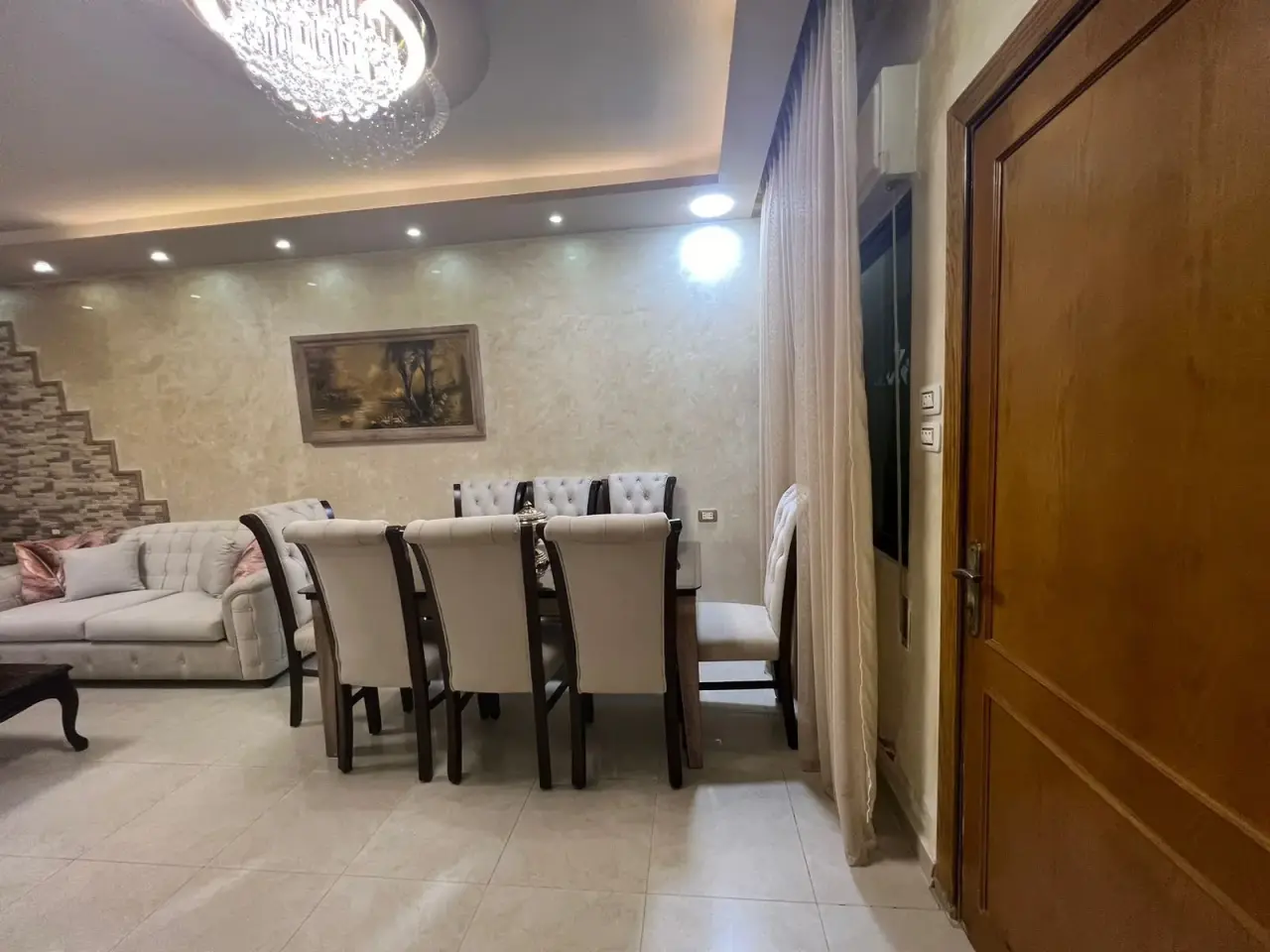 Furnished 180 m² ground-floor apartment for sale in Dahyet Al Yasmeen