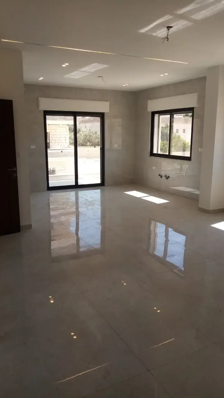 Dahiet Al Ameer Ali, Airport Road: new 138 m² first-floor flat, never lived in