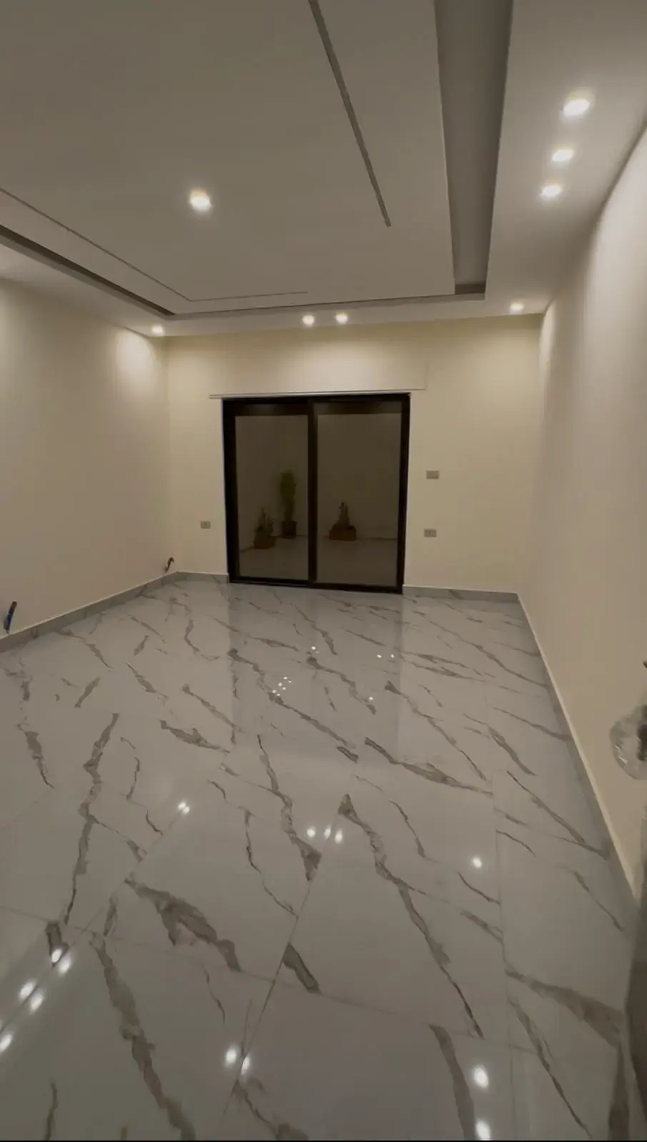 Dahiet Al Ameer Ali semi-ground flat, 160 m² plus 140 m² outdoor space