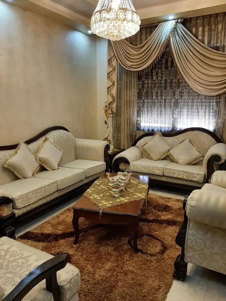 Umm Nowarah 3-bedroom apartment near the petrol-station roundabout, for sale