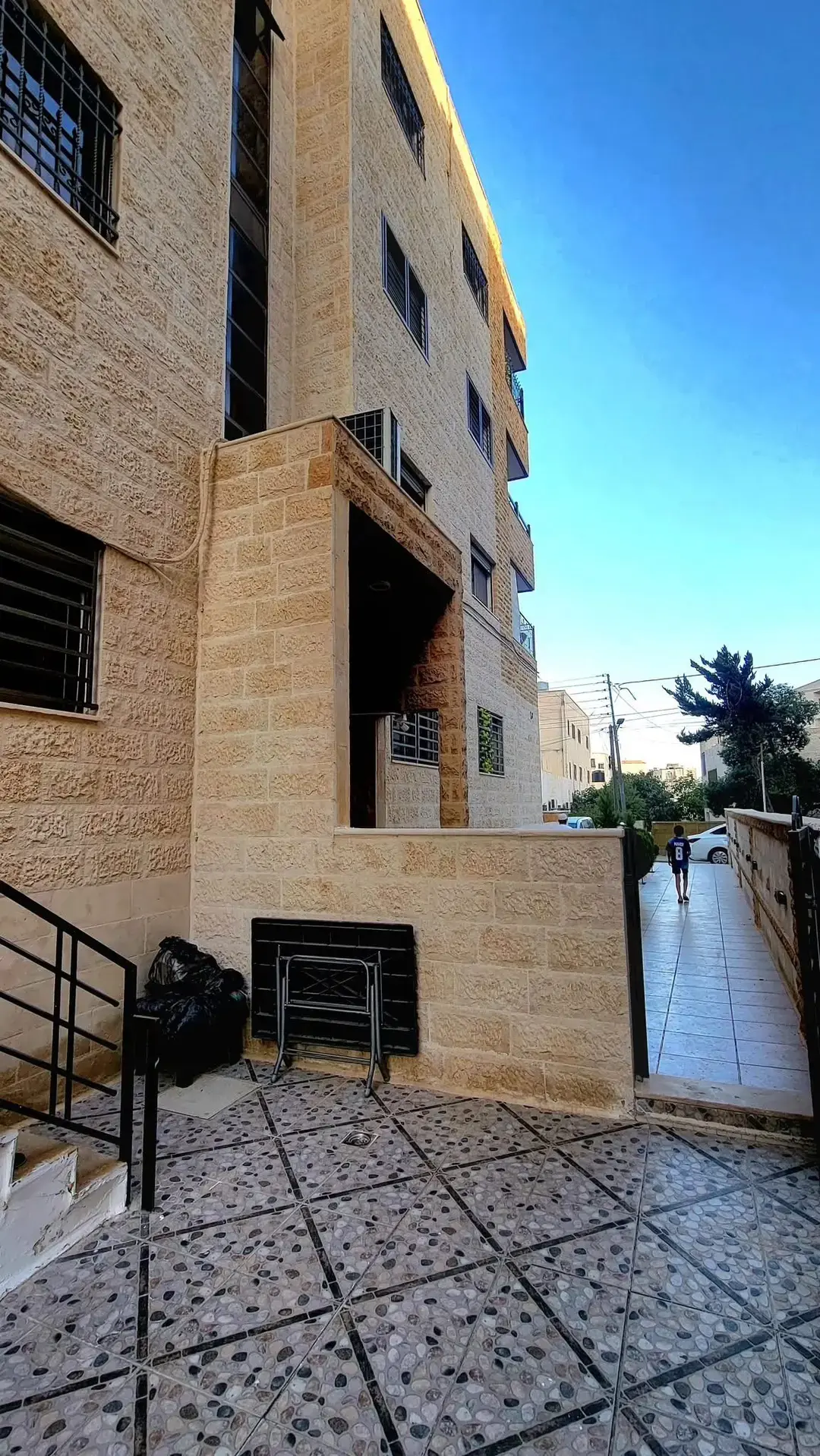 Abu Alia, Tabarbour: ground floor with a side garden and back terrace