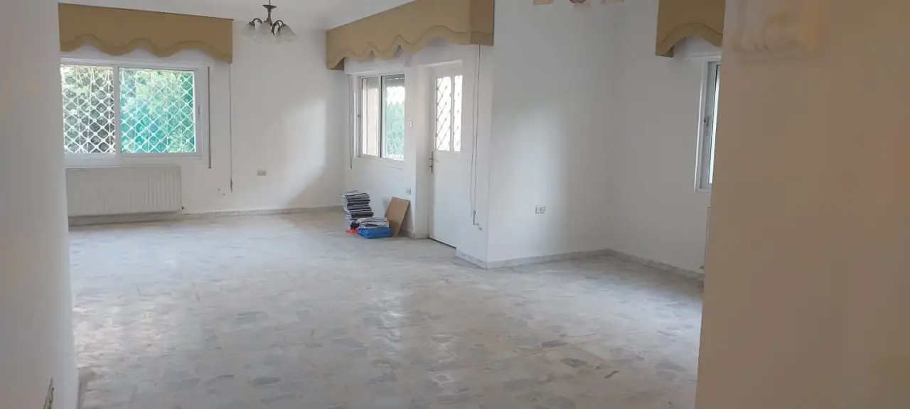 Opposite the Applied University in Shafa Badran: 173 m² first-floor flat for sale