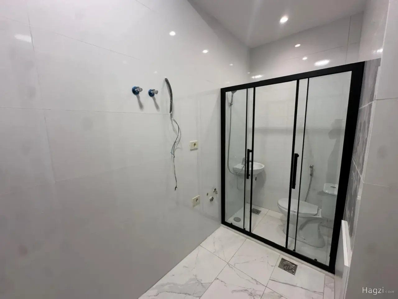 Photograph 2 of 12