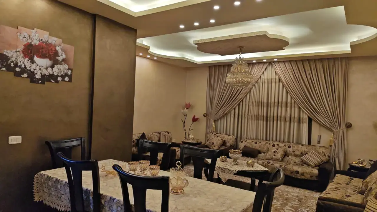 خلف كارفور في أبو علندا، 180 م² طابق أول للبيع