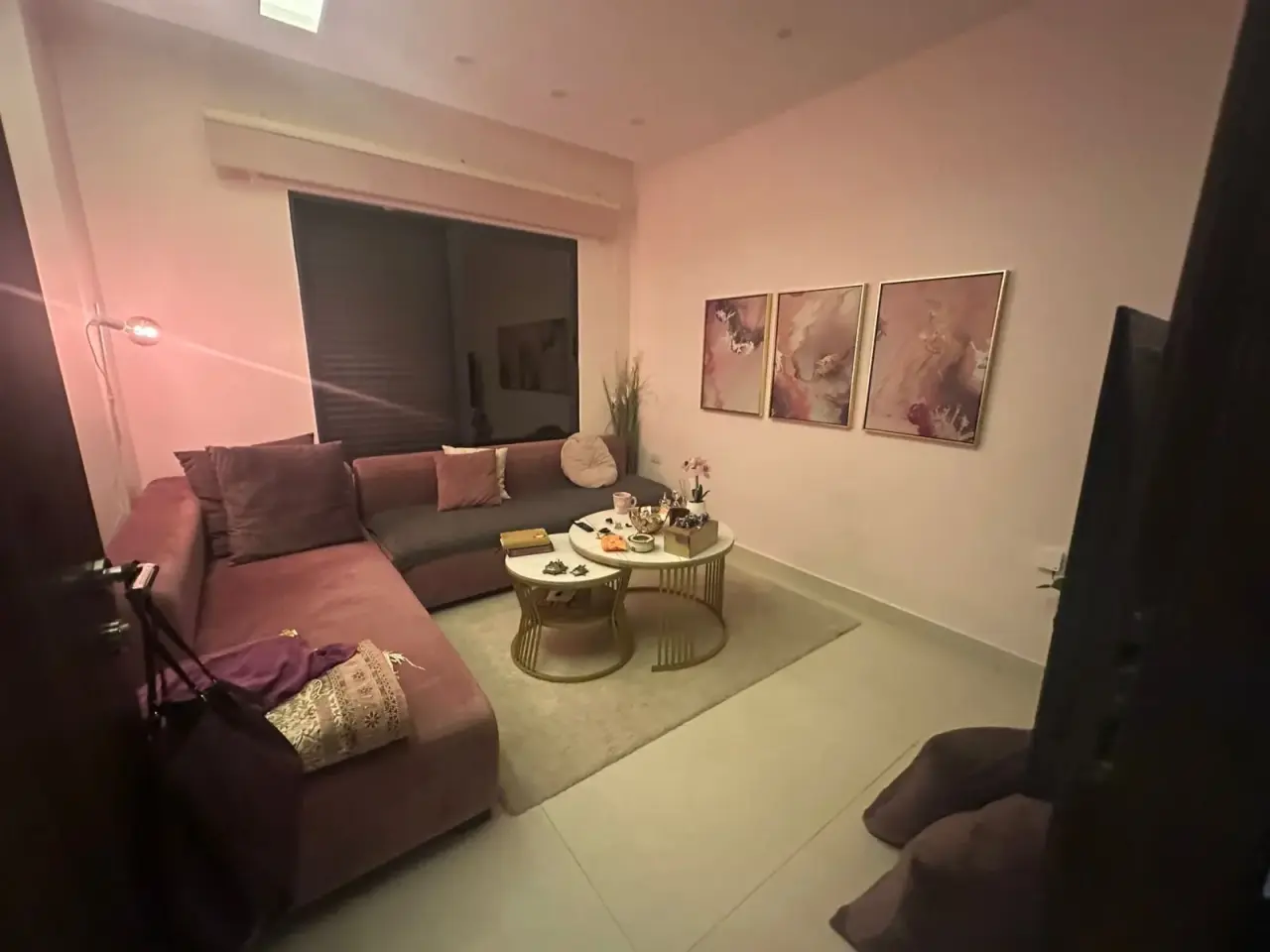 للبيع السريع بداعي السفر، شقة سوبر ديلوكس 91 م² في الظهير
