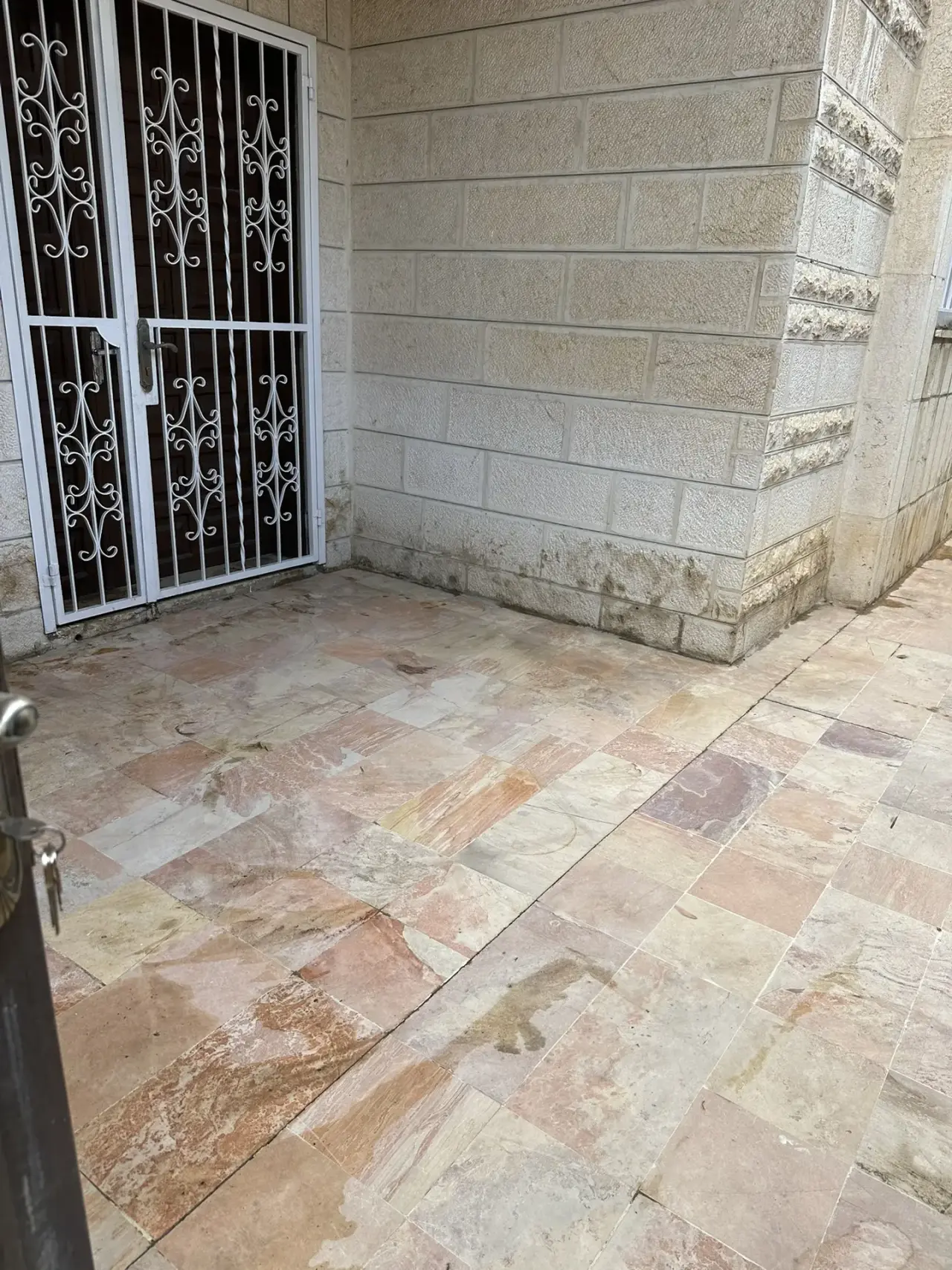 Apartment for sale in Jabal Al Hussain – photo 2
