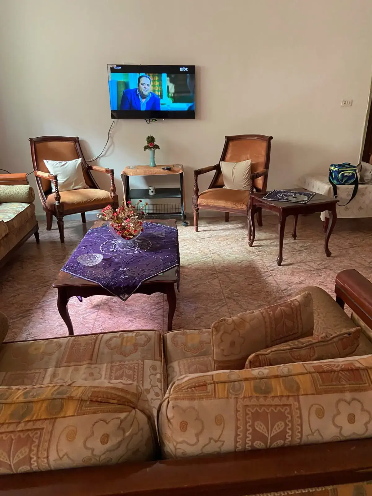 Jabal Al Hussain semi-ground flat sold furnished, with annex and terrace