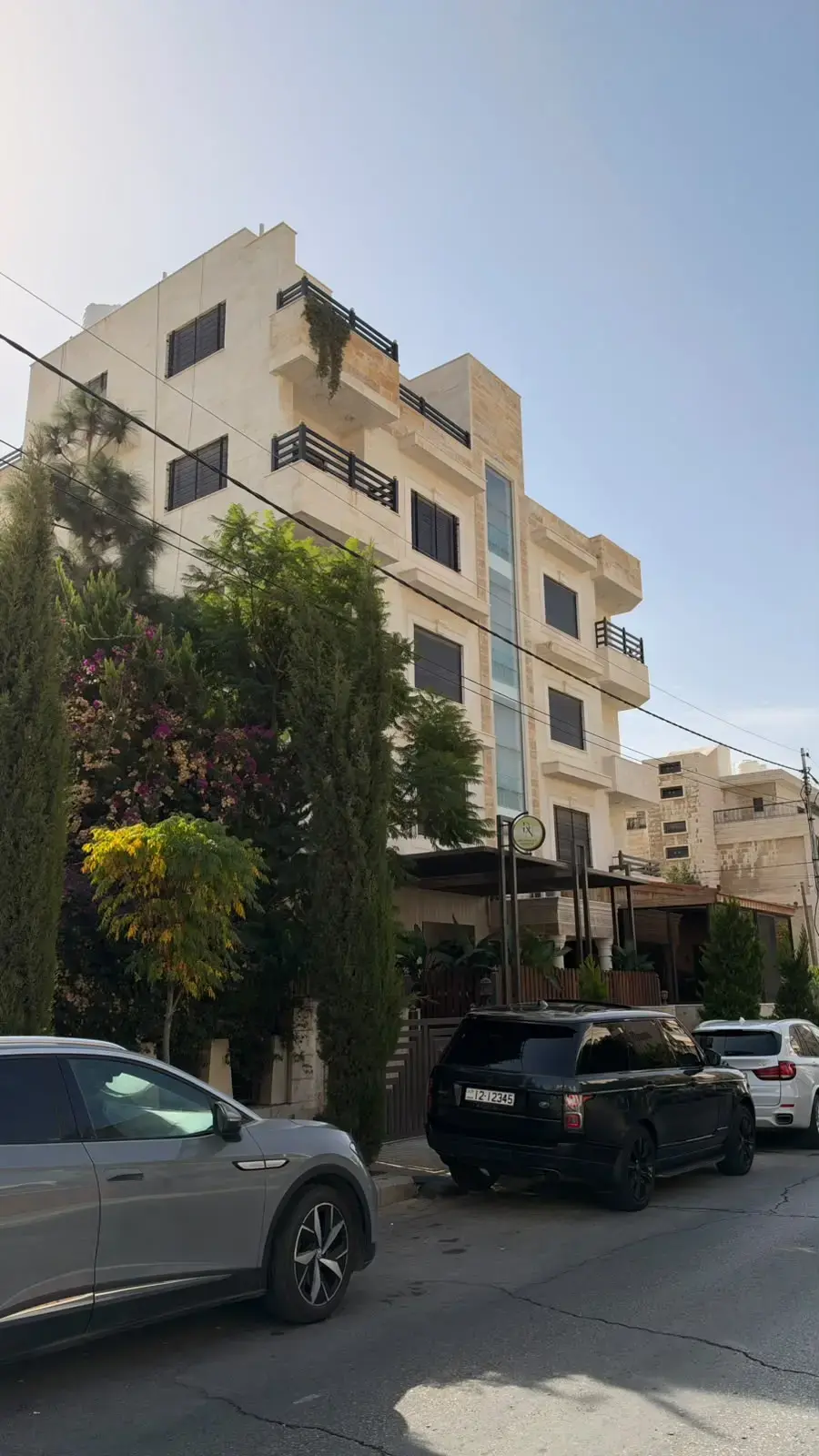 Jabal Al Hussain villa-area duplex, 280 m², third floor plus roof