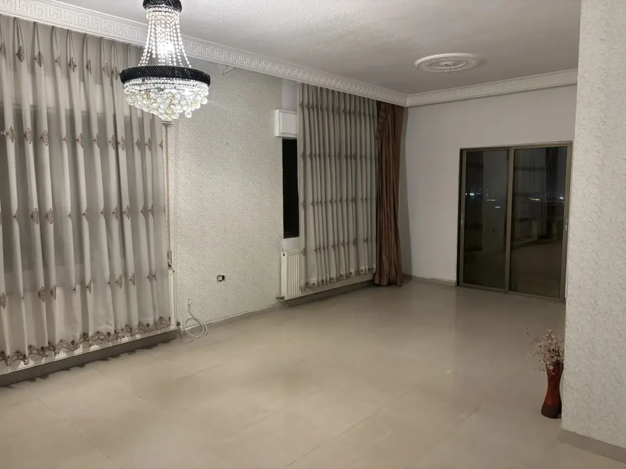 Fifth-floor 171 m² apartment with large terrace for sale behind Al Gardens hospital