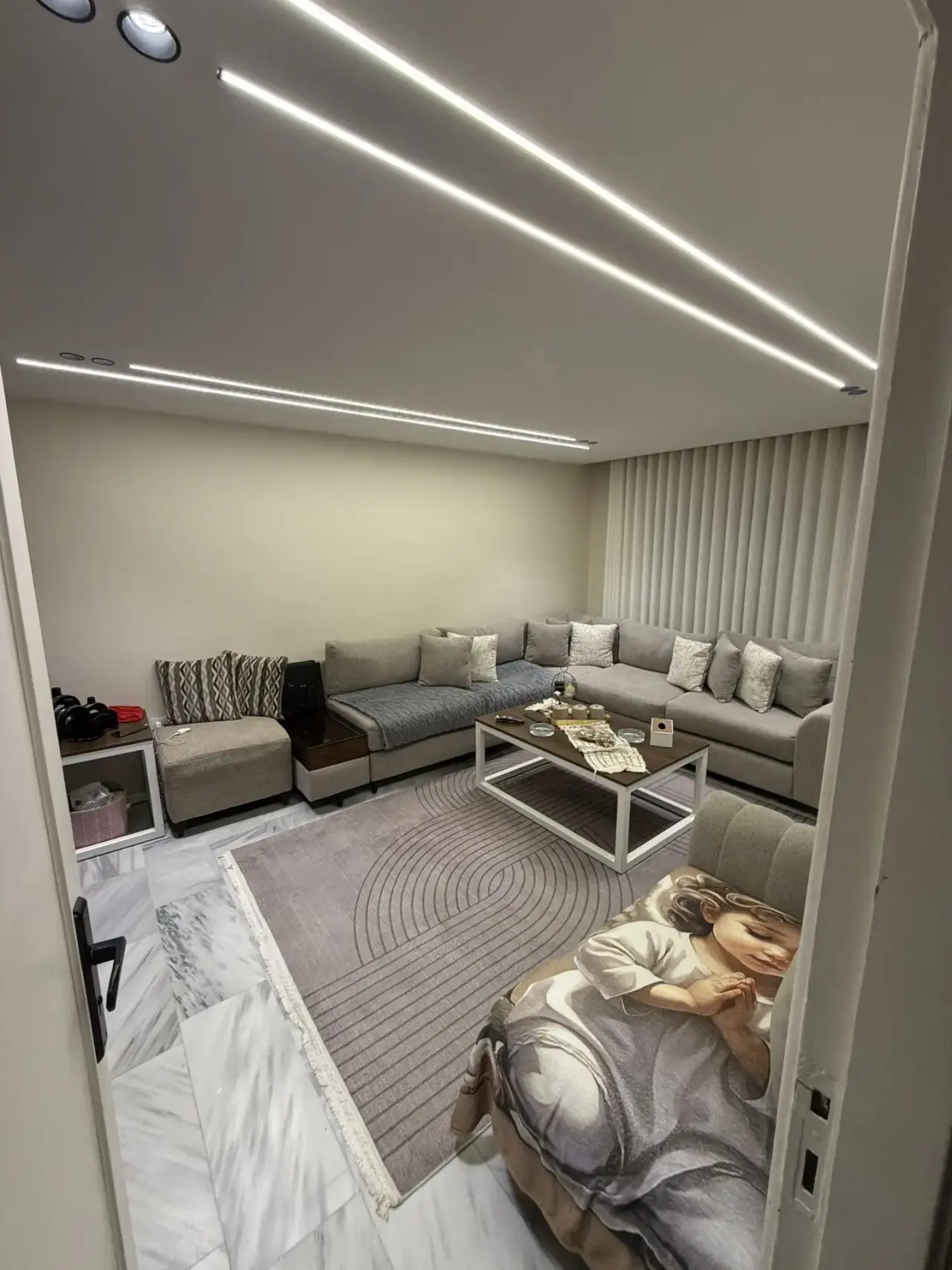 Reduced for a quick sale: renovated 210 m² first floor in Jabal Al Zohor