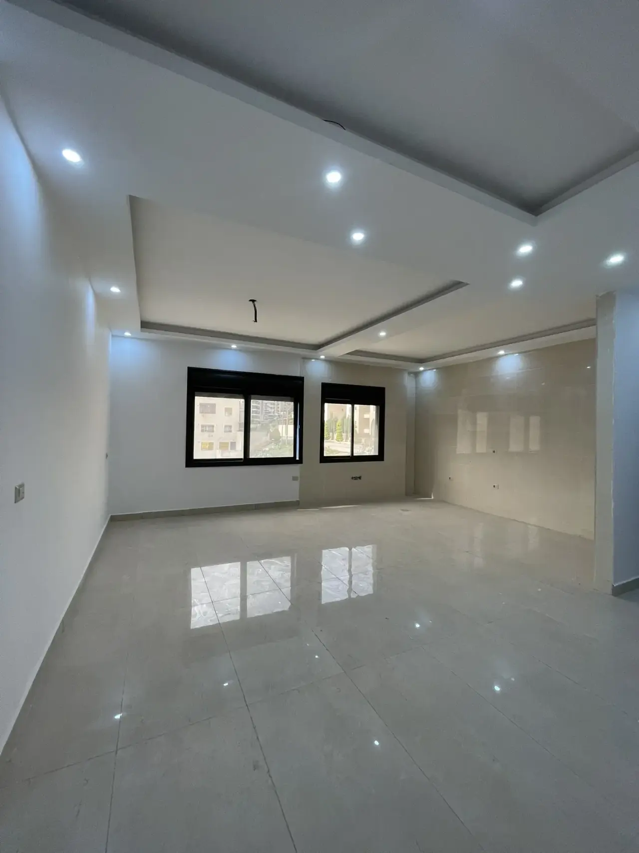Never lived in: new 200 m² ground floor in Telaa Al Ali
