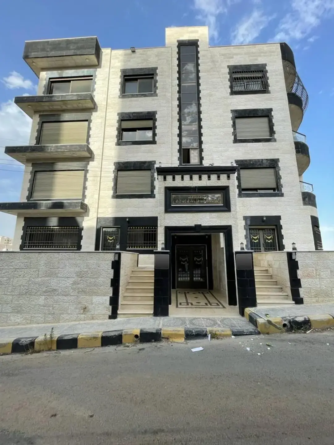 New ground-floor apartment with terrace and garage for sale in Dahyet Al Rasheed