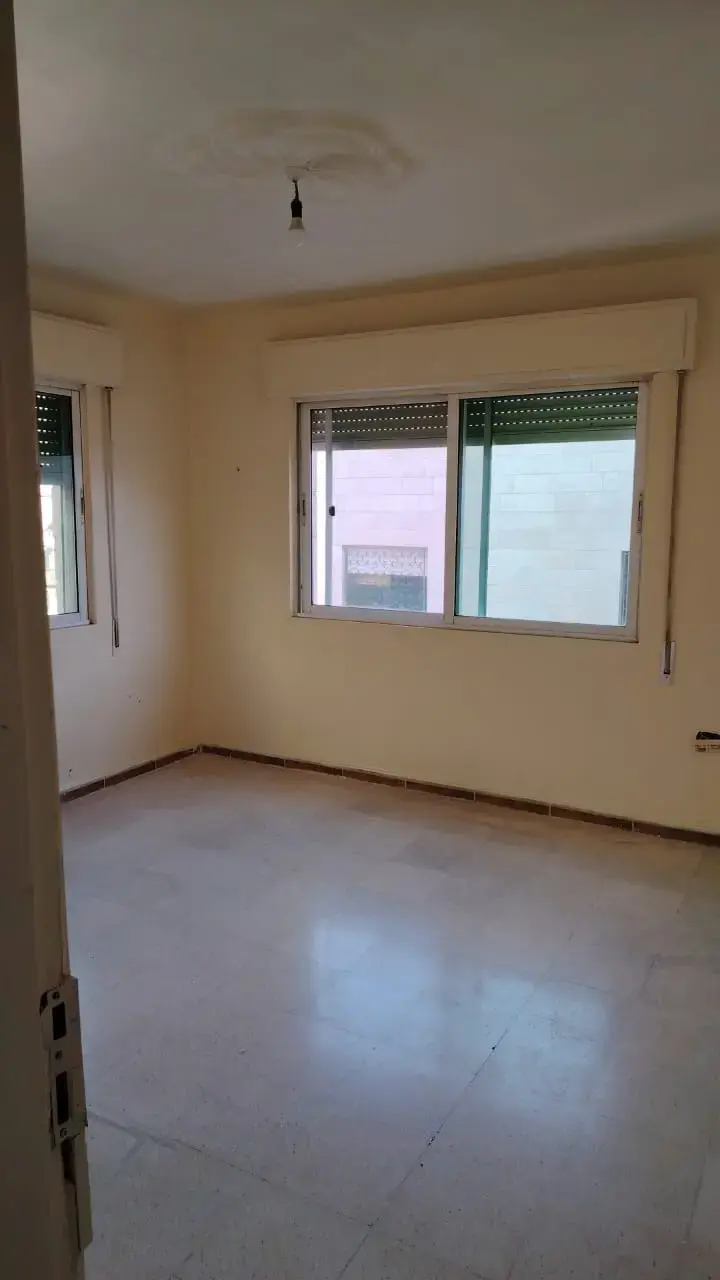 Owner sale in Dahyet Al Ameer Hasan: 3-bedroom second-floor flat