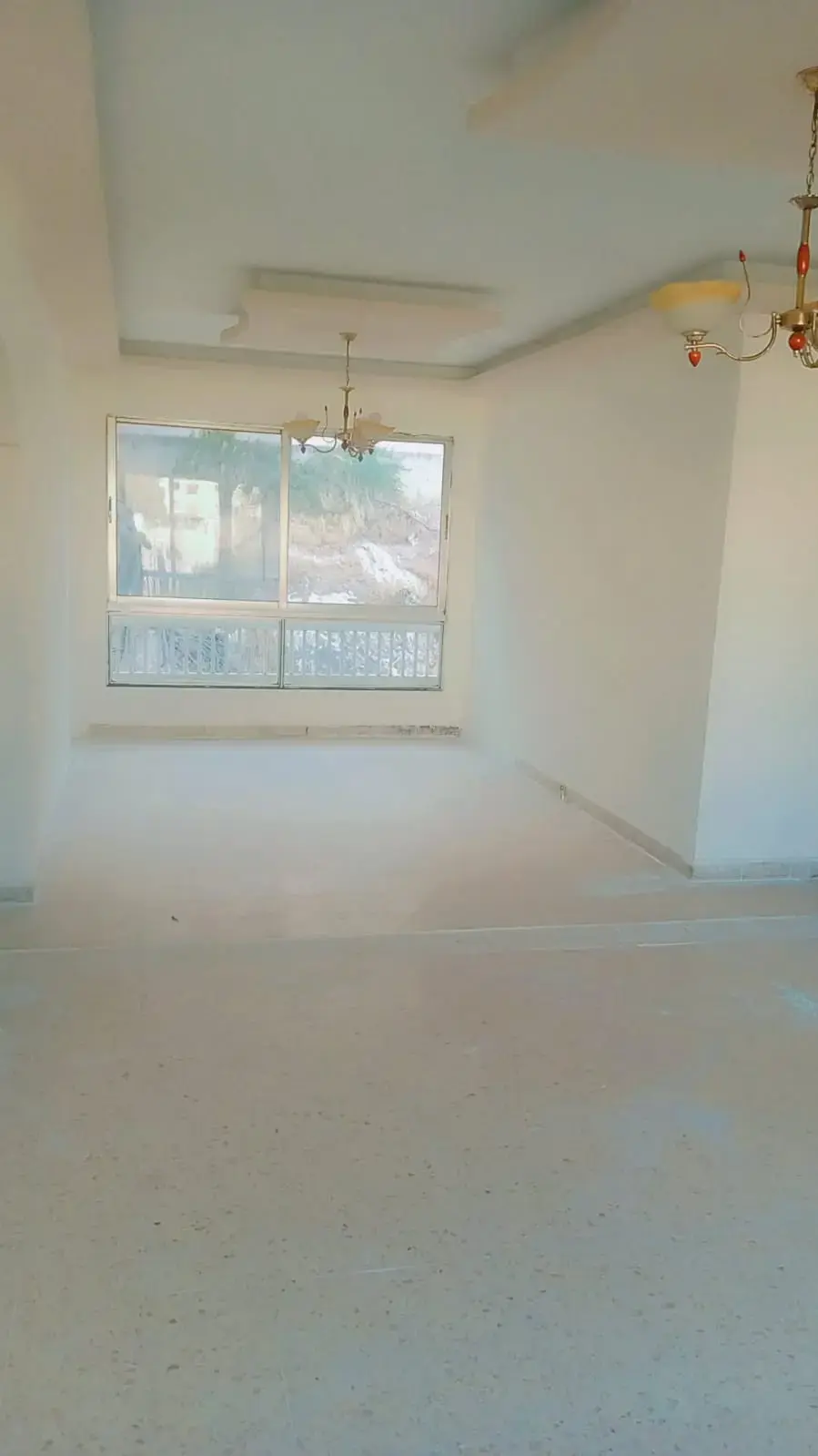 Abu Nsair Housing top floor: 4-bed flat with a 40 m² terrace