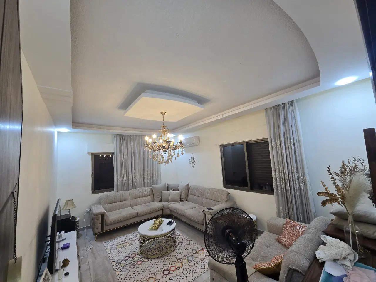 Hay Al Atrak, Al Hashmi Al Shamali: 3-bed second floor of 150 m²