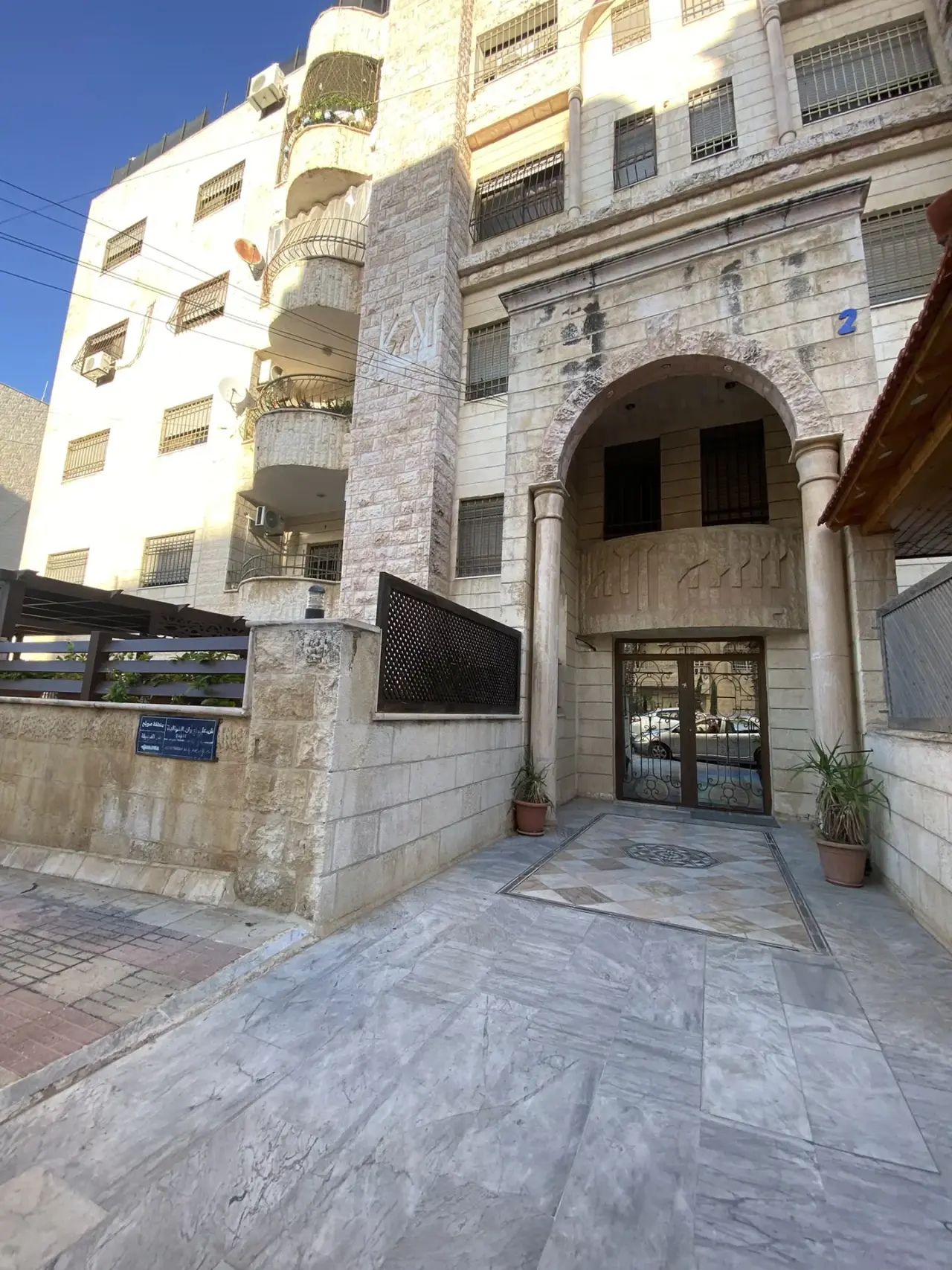 على شارع الجامعة، شقة عائلية مفروشة 4 غرف نوم في عمارة عائلات