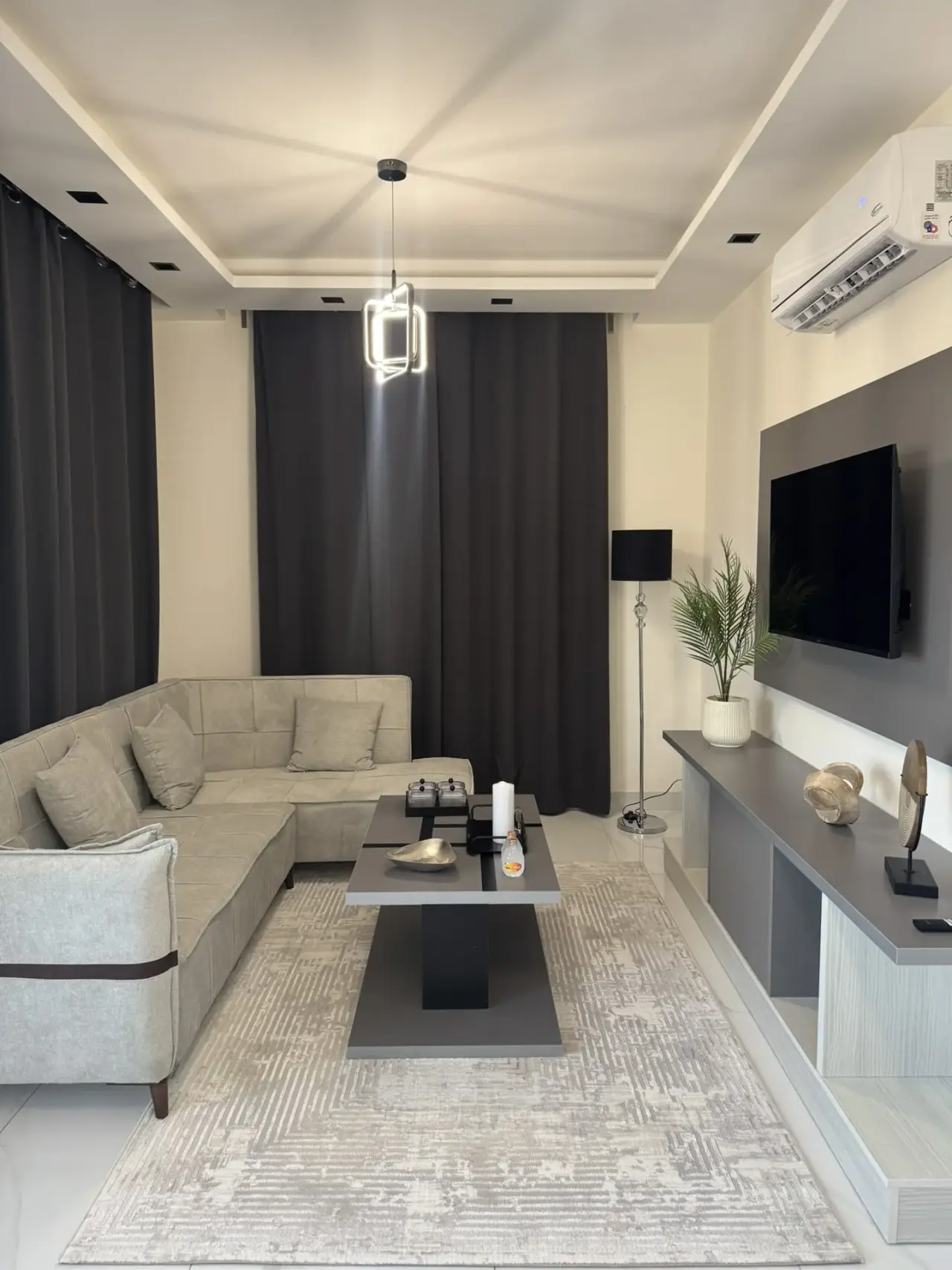 University Street studio for rent, new building, hotel-style furnishing