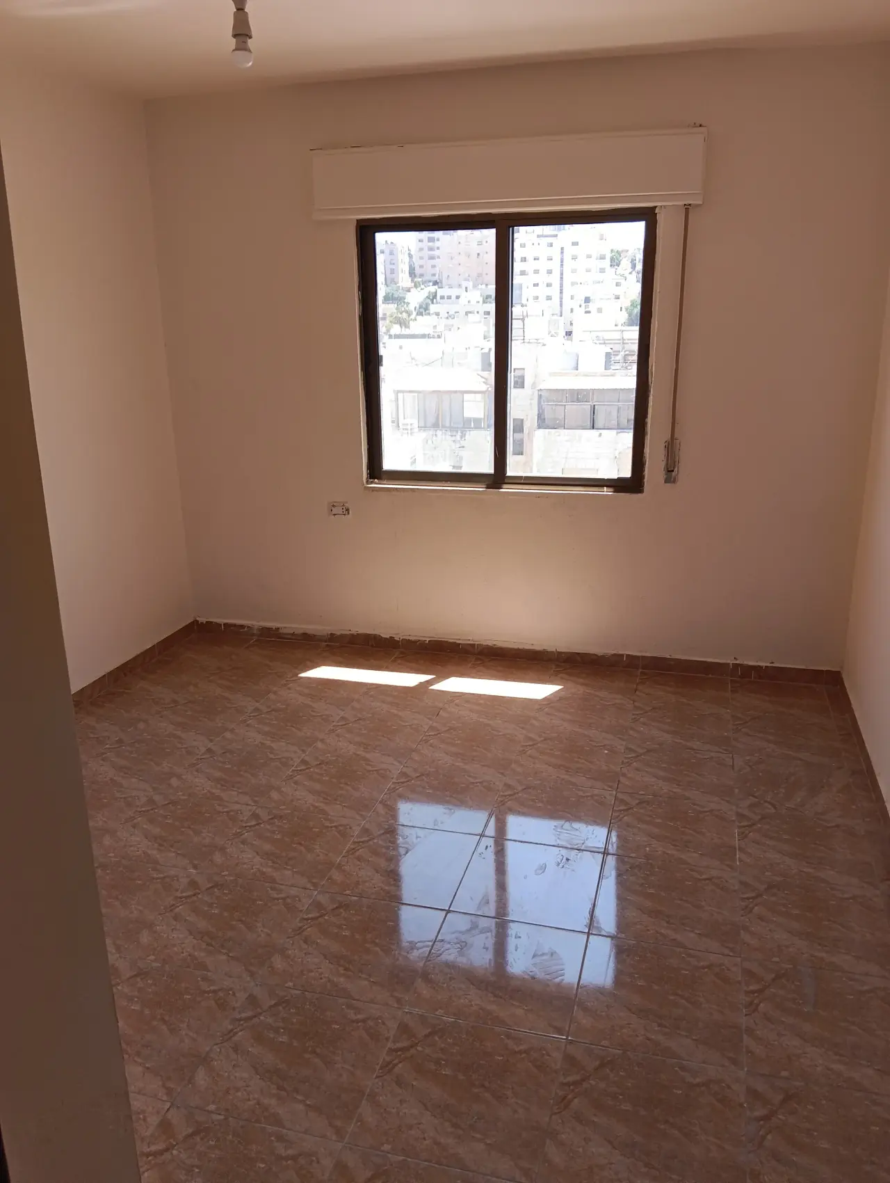 New, never-lived-in small studio opposite the University of Jordan for rent