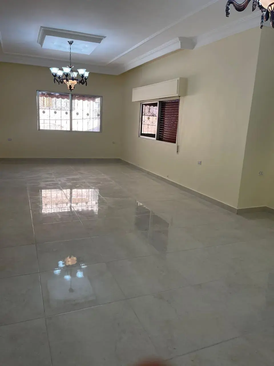 Ground-floor 200 m² apartment with 120 m² garden for rent in Tabarbour