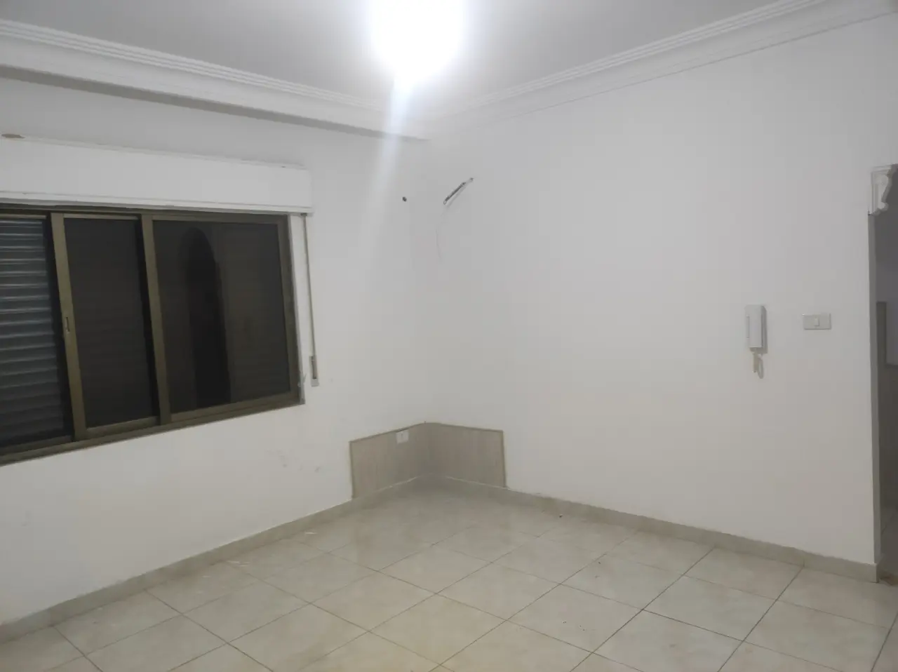 Services included: 3-bed flat 50 m off the main Al Muqabalen street