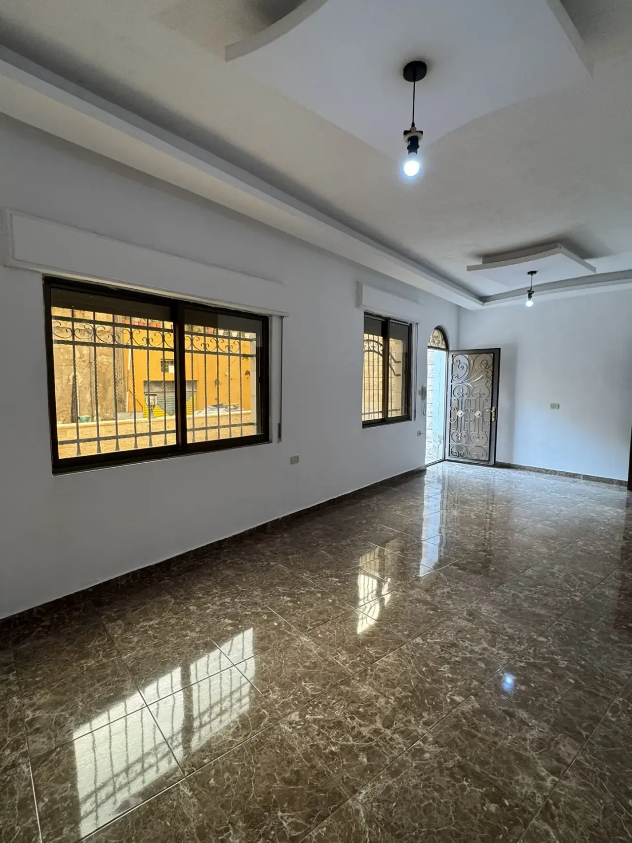 Wadi Saqra ground floor near the 3rd Circle with private entrance and terrace