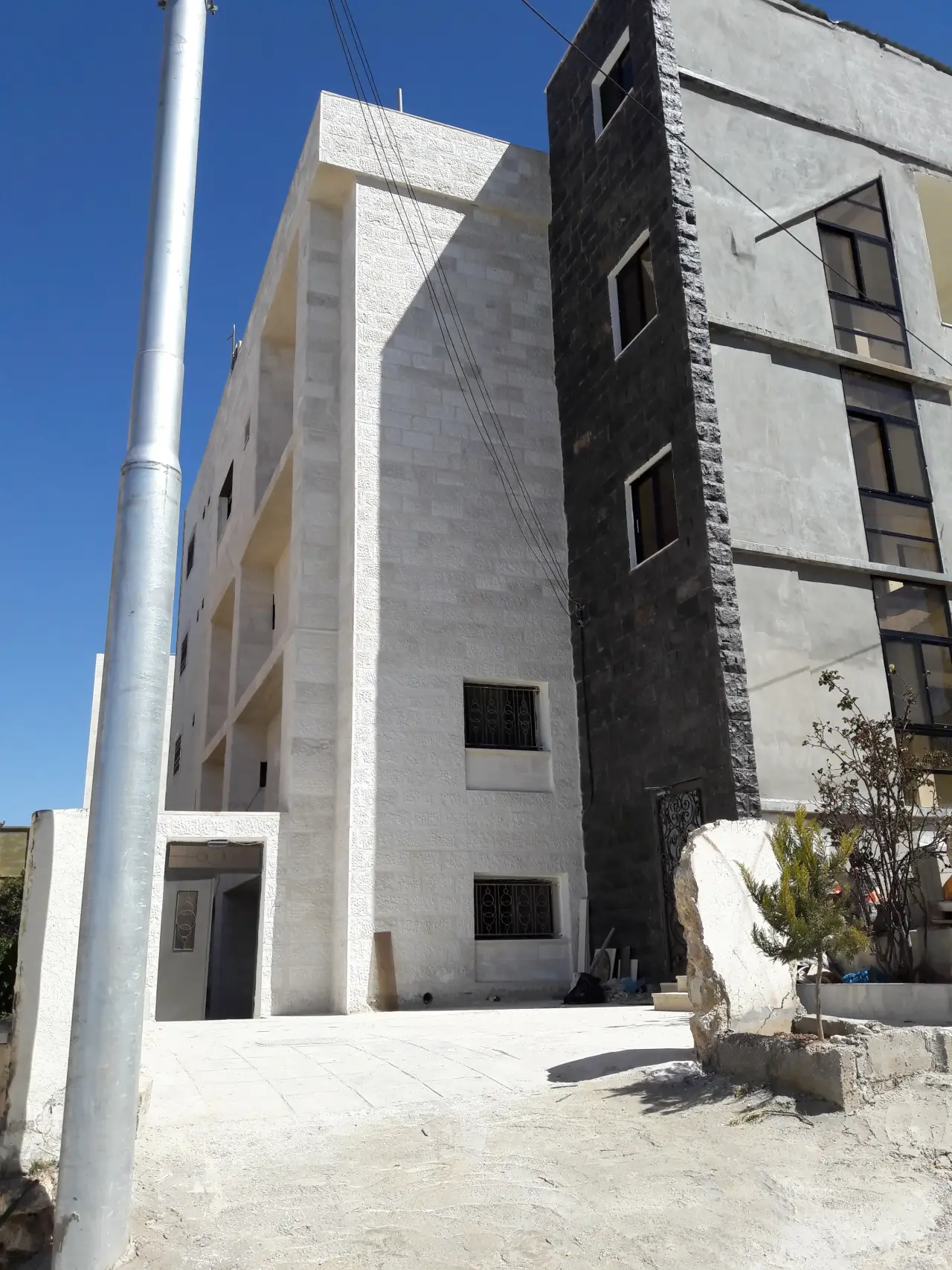 For newlyweds in Telaa Al Ali: renovated, unfurnished 2-bed flat