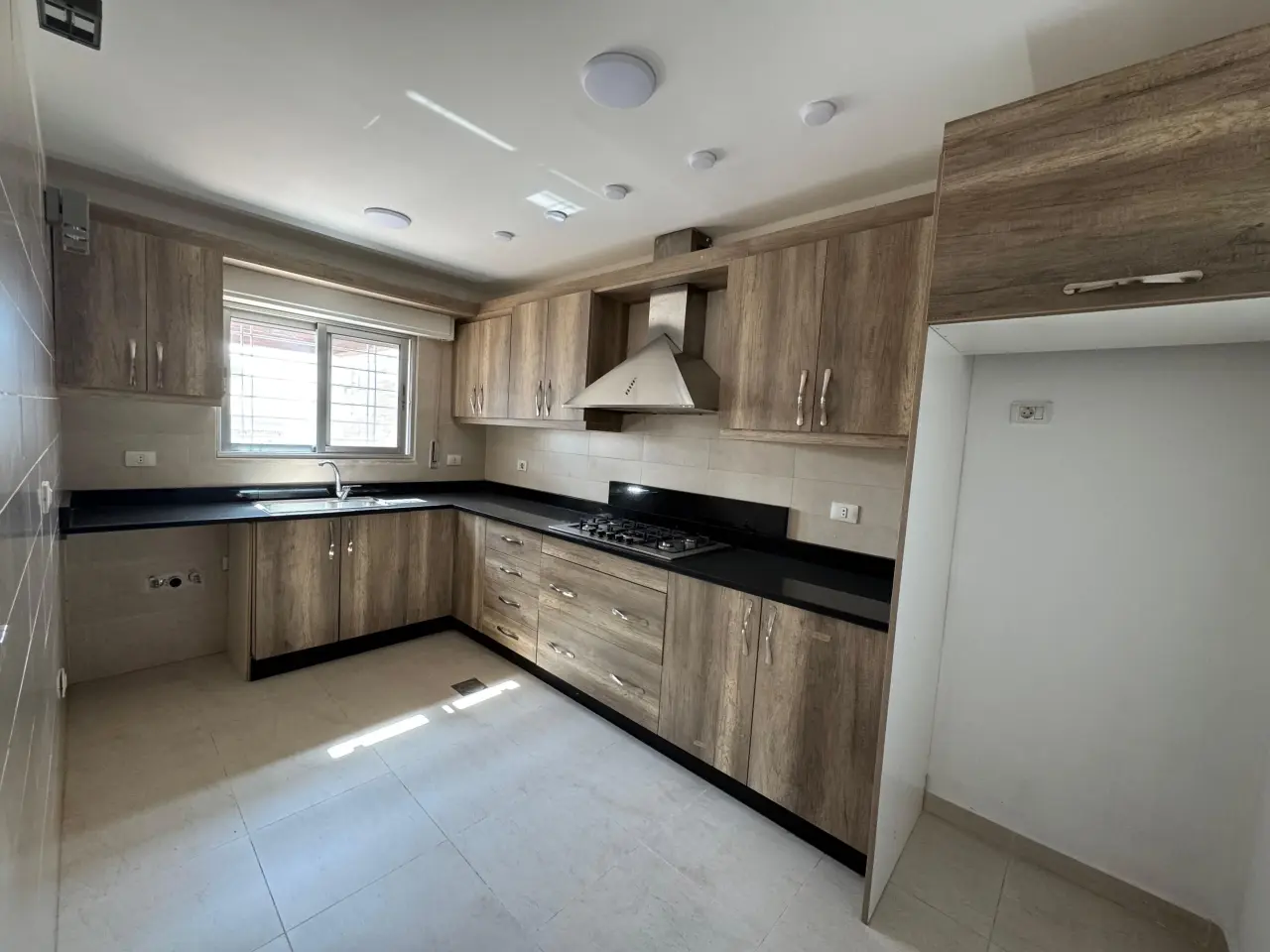 Apartment for rent in Dahyet Al Nakheel – photo 11