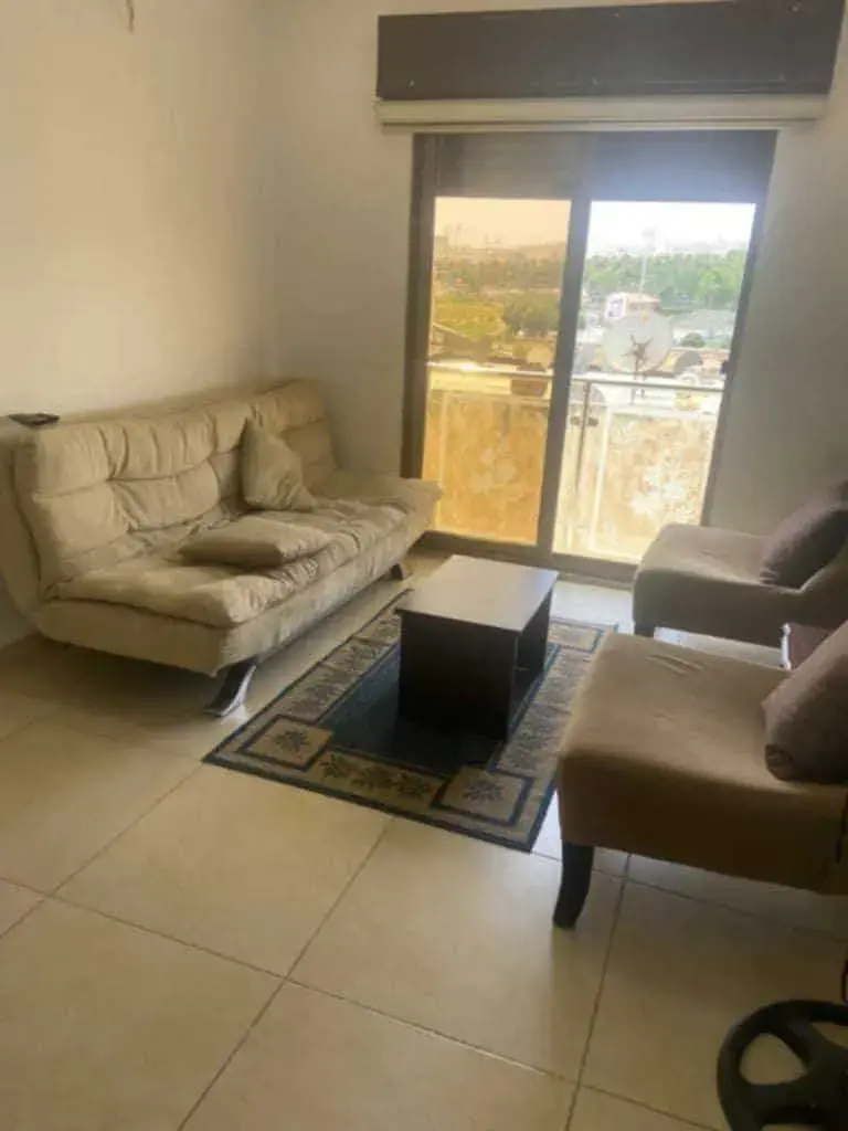 في عرجان شقة مفروشة بغرفة نوم وبلكونة للإيجار الشهري