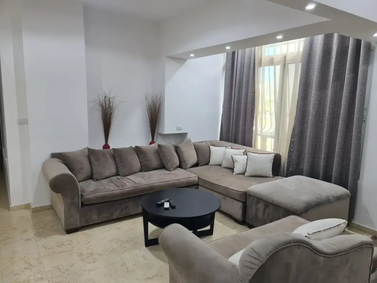 Al Rawnaq by Al Nahda Circle: fully remodelled furnished 157 m² 3-bed flat