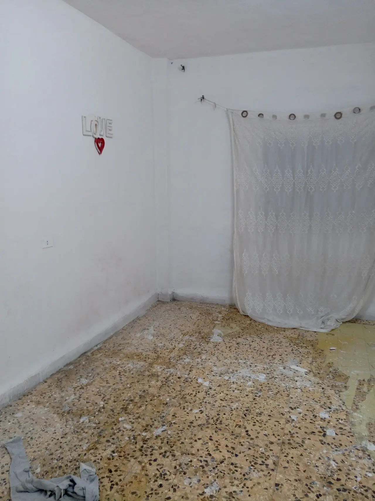 Al Naser camp, Jabal Al Naser: small one-bedroom flat with a balcony for rent
