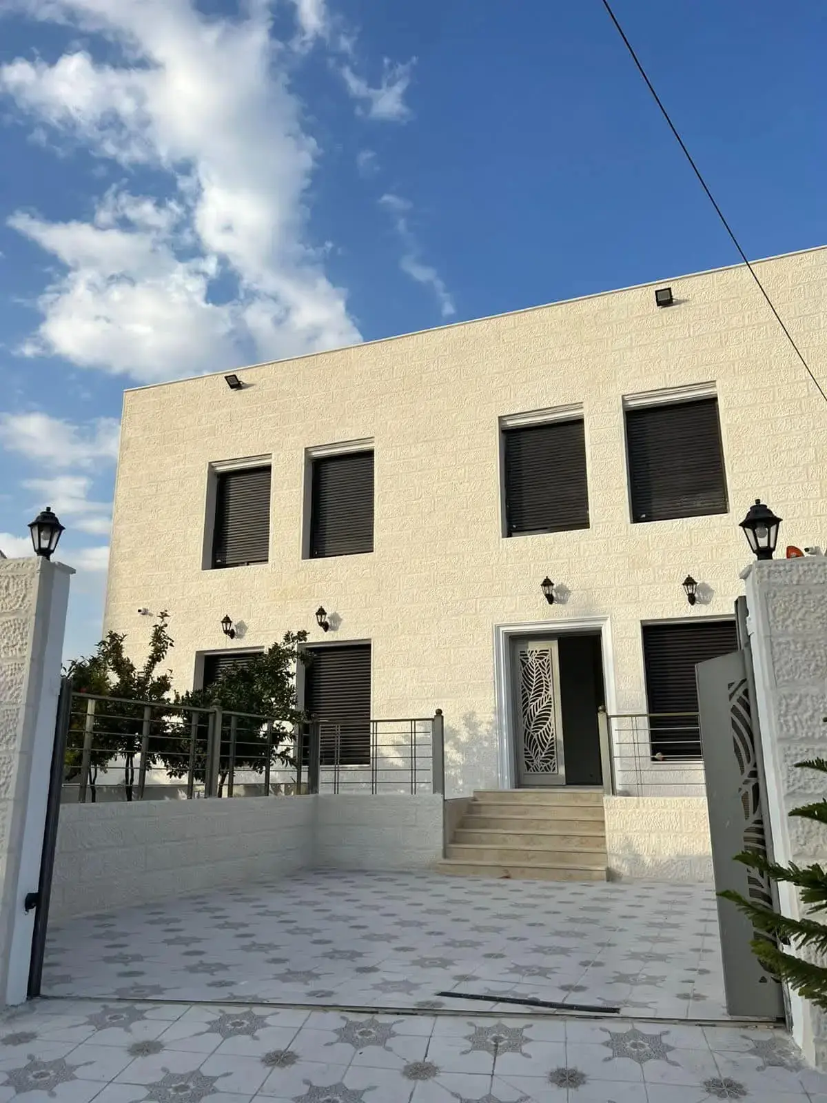 قرب دار الدواء في ناعور، فيلا مستقلة جديدة لم تُسكن بأربع غرف ماستر