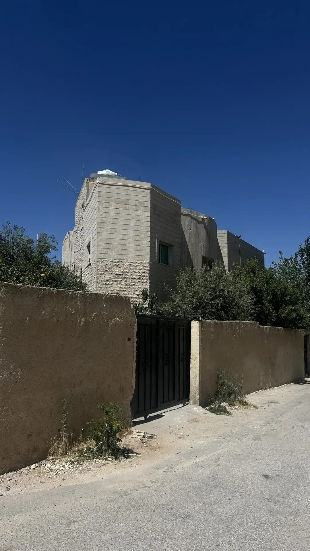 في شفا بدران، طاب كراع، بيت مستقل 3 طوابق على أرض 513 م² مع حدائق وأشجار مثمرة