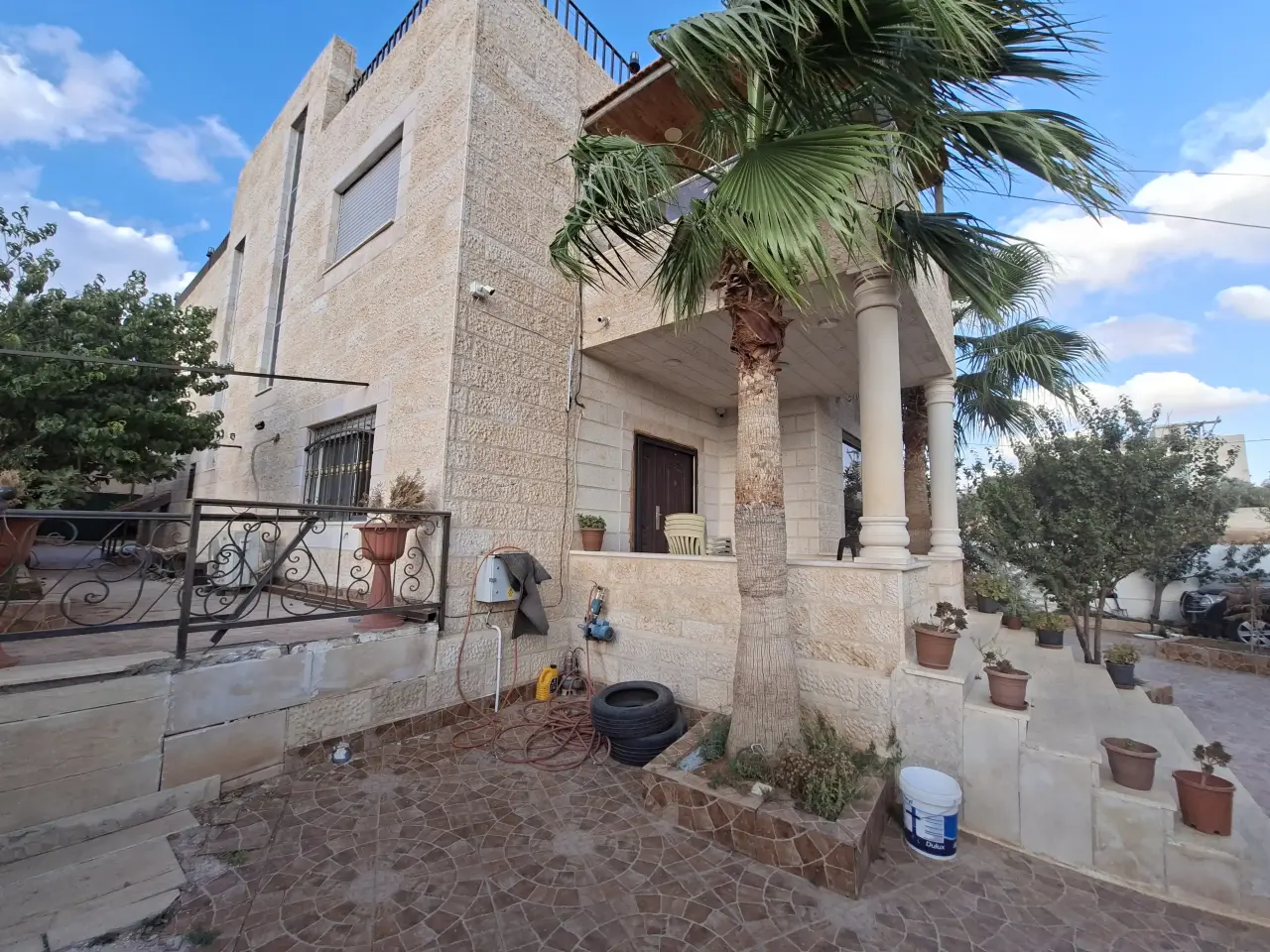 Al-Baida triplex villa with a swimming pool on a 610 m² plot