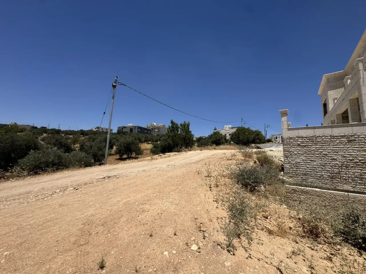 Next to villas in Shafa Badran: 700 m² Residential B plot with 30 m frontage