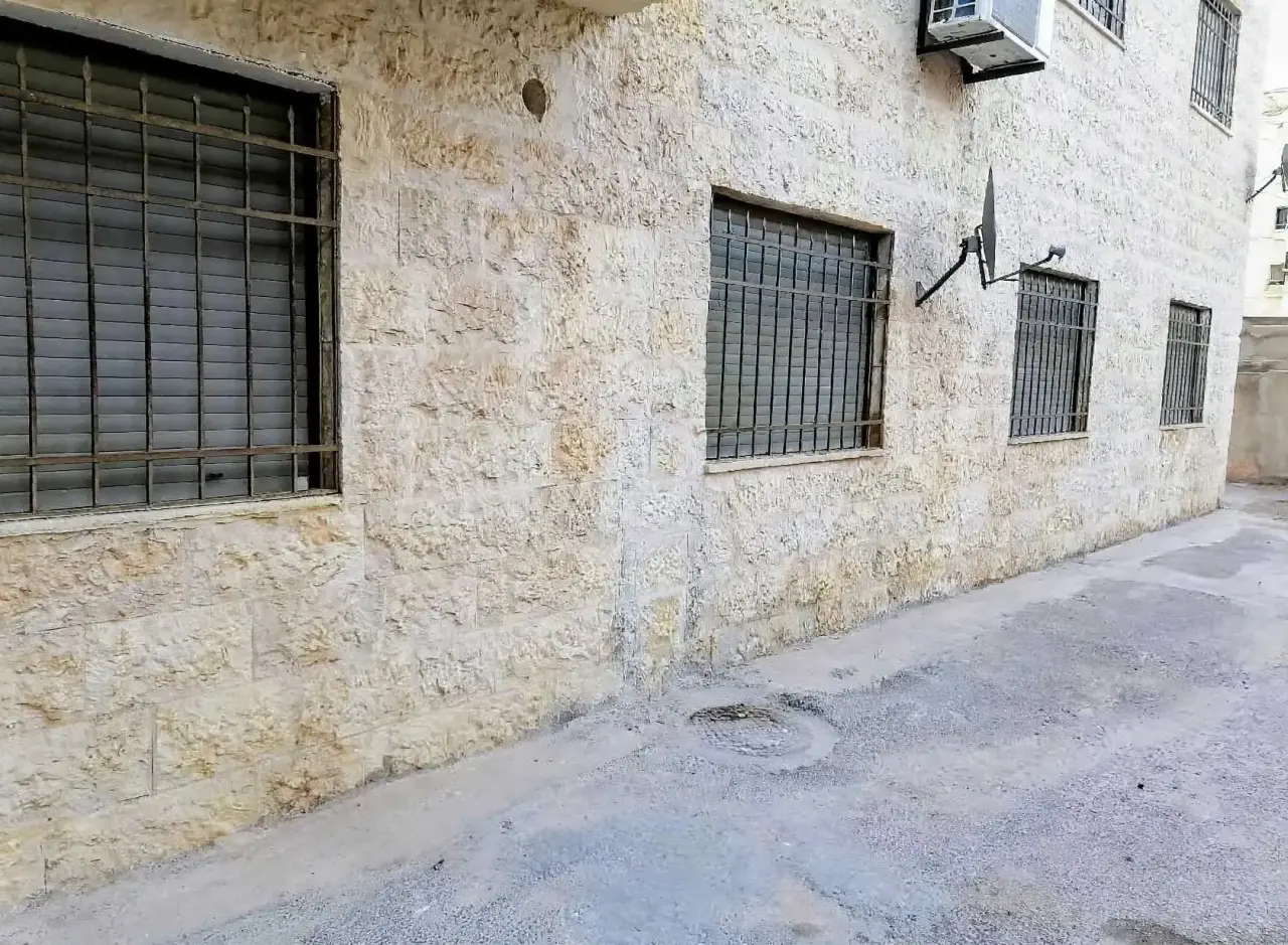 Renovated 150 m² semi-ground apartment with private entrance for sale, east Irbid