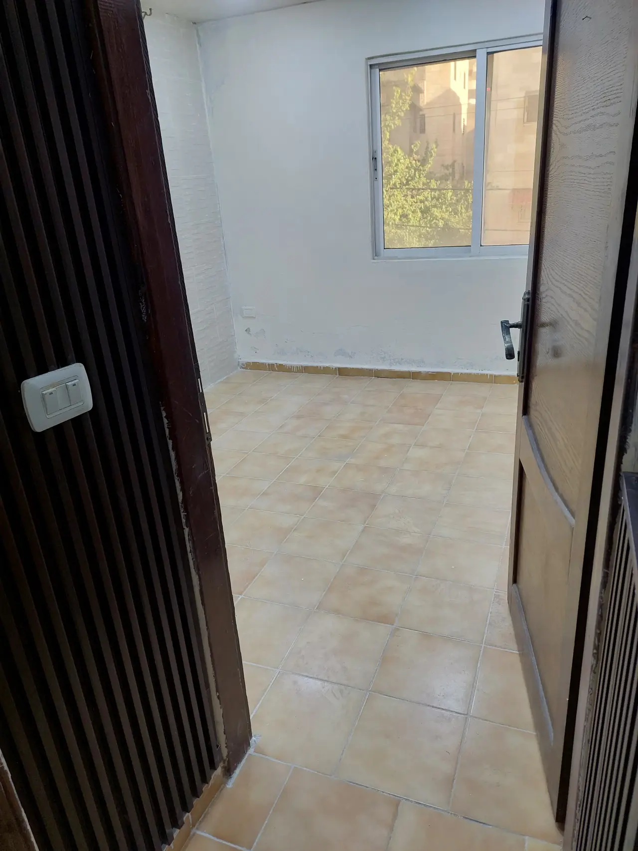 Vacant 51 m² two-room apartment for sale behind the Islamic Hospital, Irbid