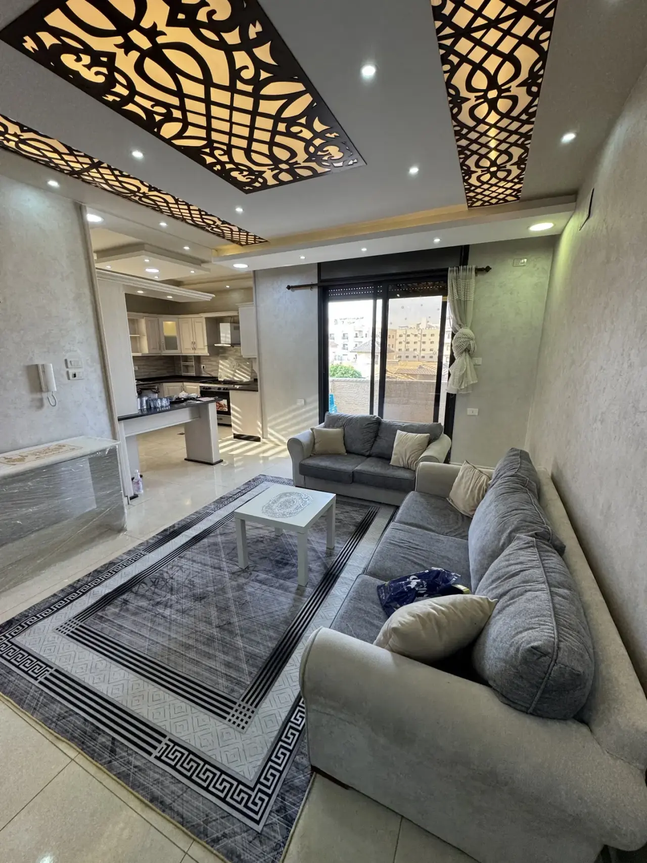 Wood fireplace and furniture: 165 m² flat for yearly rent in Al Rahebat Al Wardiah