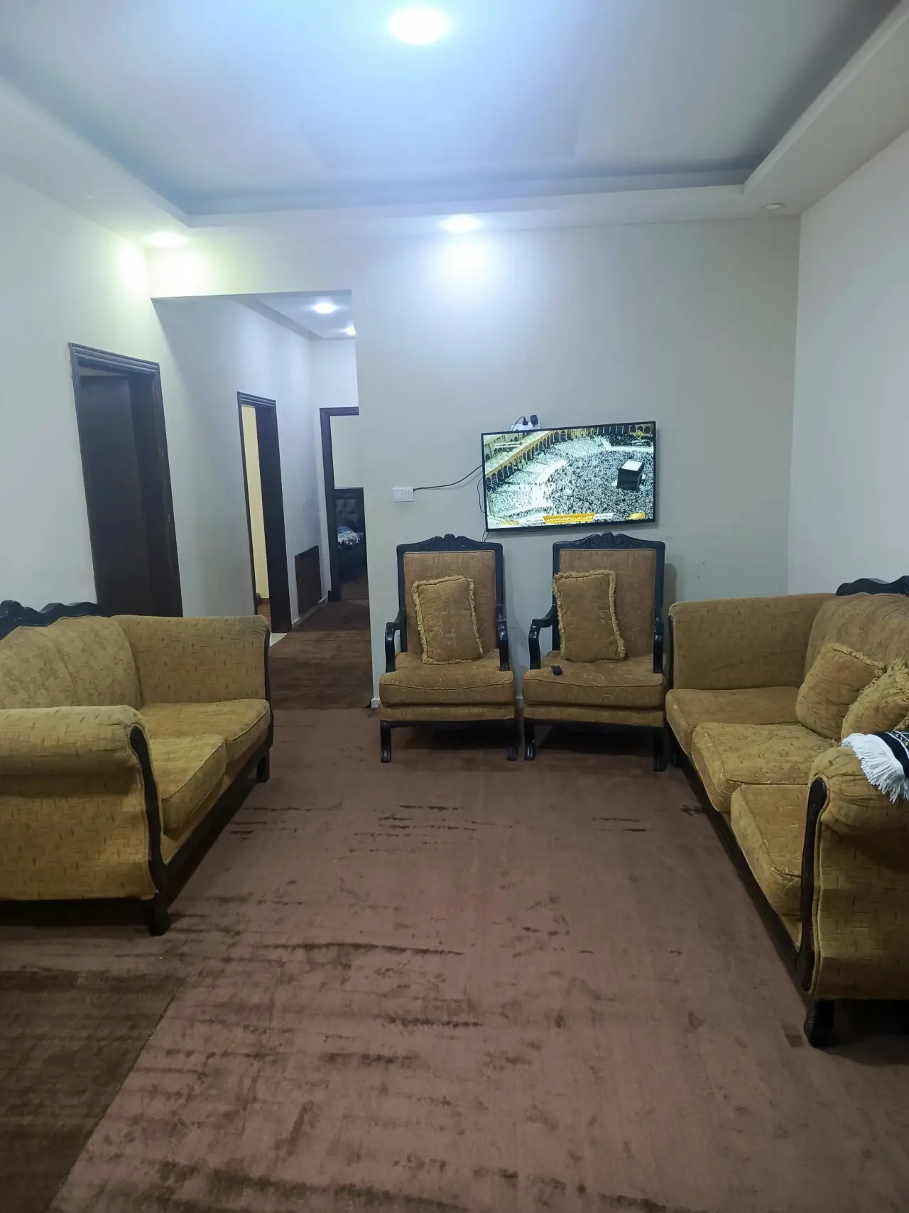 Opposite Dar Al Uloum schools, Irbid: furnished 3-bedroom flat for students or families