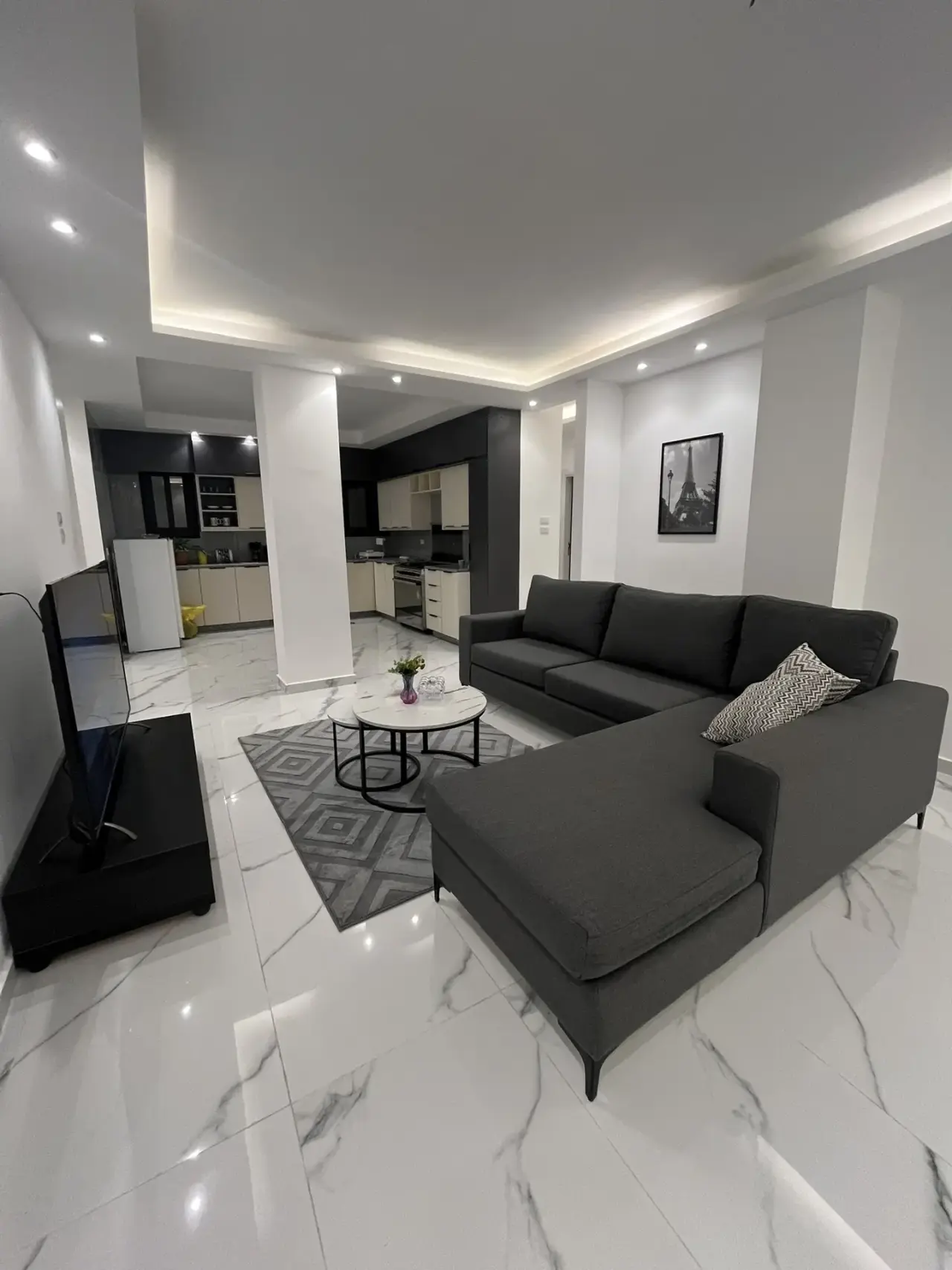 Al Hay Al Sharqy, Irbid: new furnished 4-bedroom flat with private entrance for rent