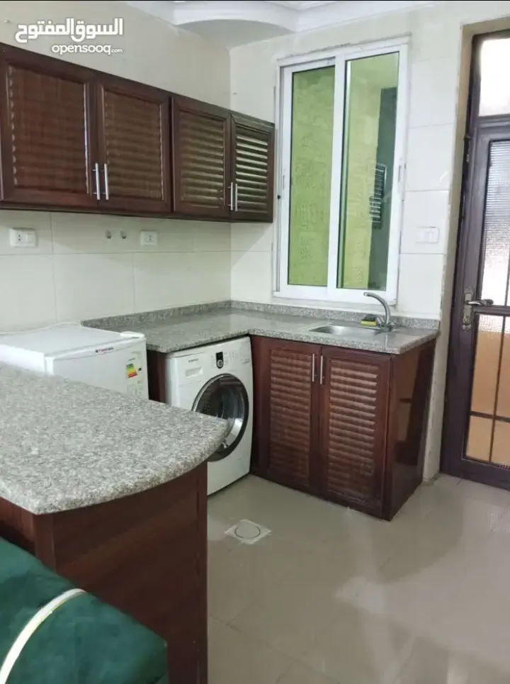 Apartment for rent in University Street – photo 6