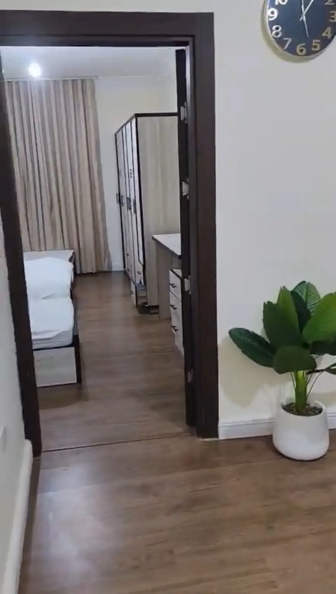 Apartment for rent in University Street – photo 5