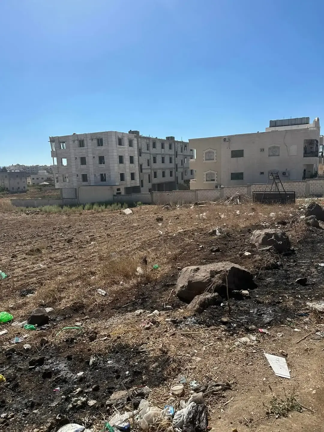 في بشرى بإربد أرض 704 م² في منطقة فلل، بسند تسجيل مستقل