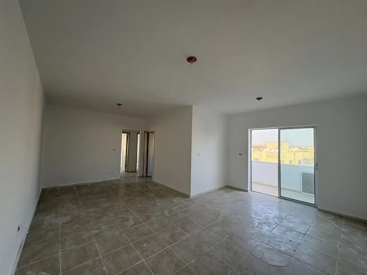 Cash or instalments: 4th-floor 2-bed flat in Madinet El Sharq, Phase 2