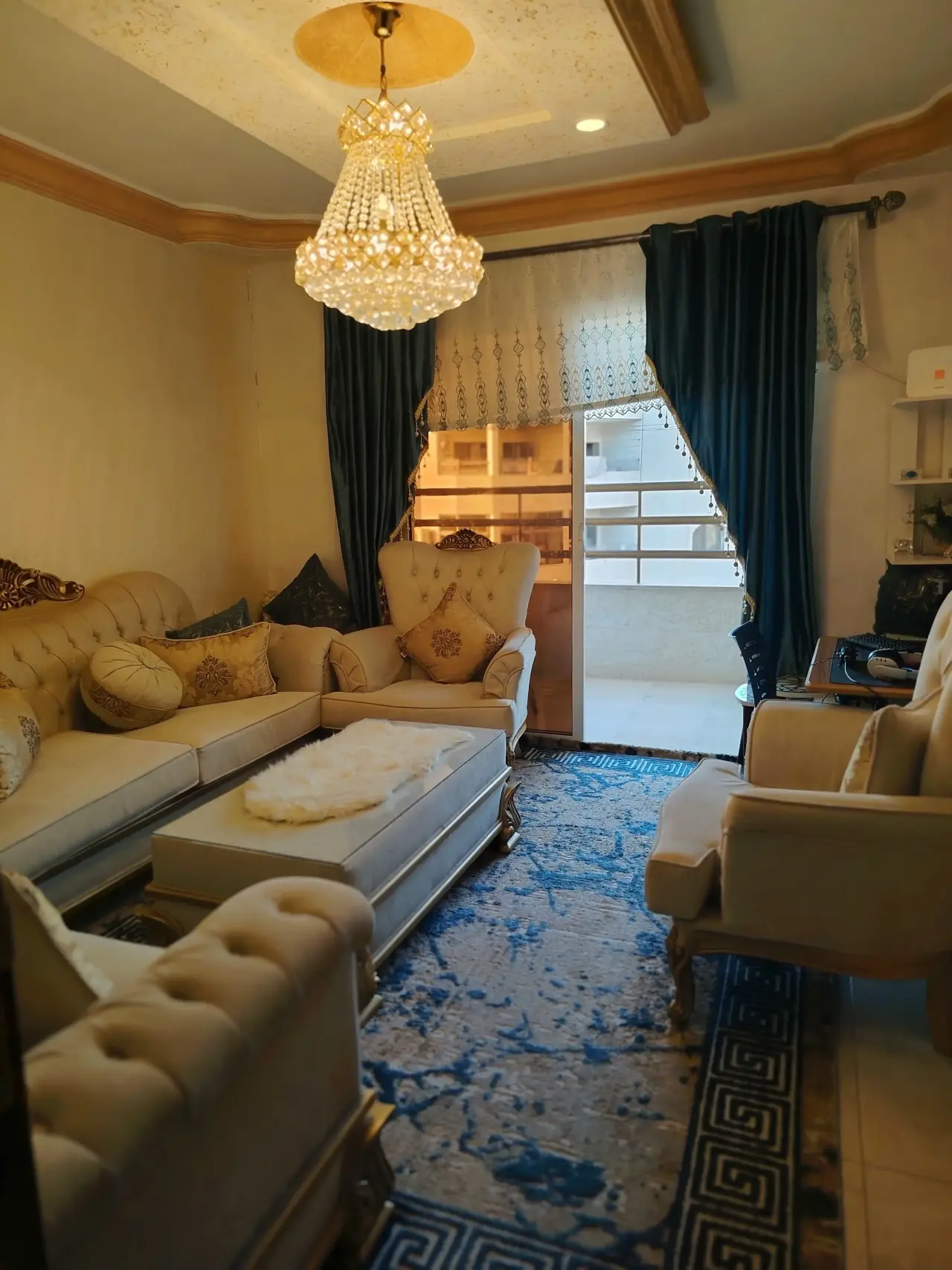 Jabal Tareq, Zarqa: 100 m² flat with lift and fitted kitchen for sale