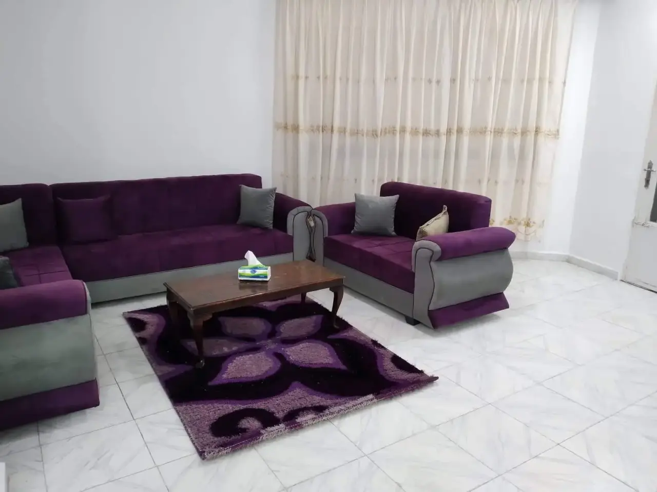 الزرقاء الجديدة، أرضية مفروشة 3 غرف نوم بإيجار شهري