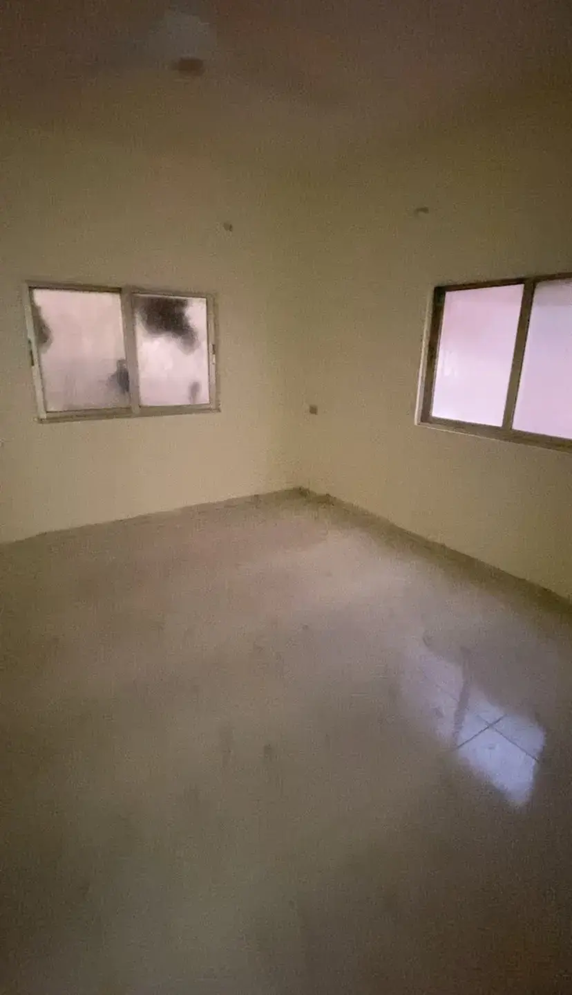 Samir Al Rifai Street, Al Zarqa Al Jadeedeh: ground-floor flat with shaded yard