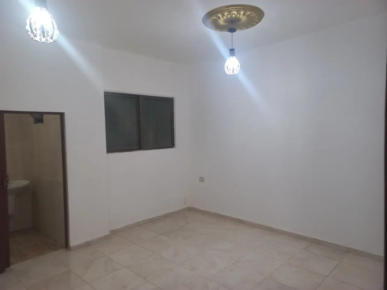 Jabal Tareq super-deluxe 2-bed flat near the Sharia Court, for rent