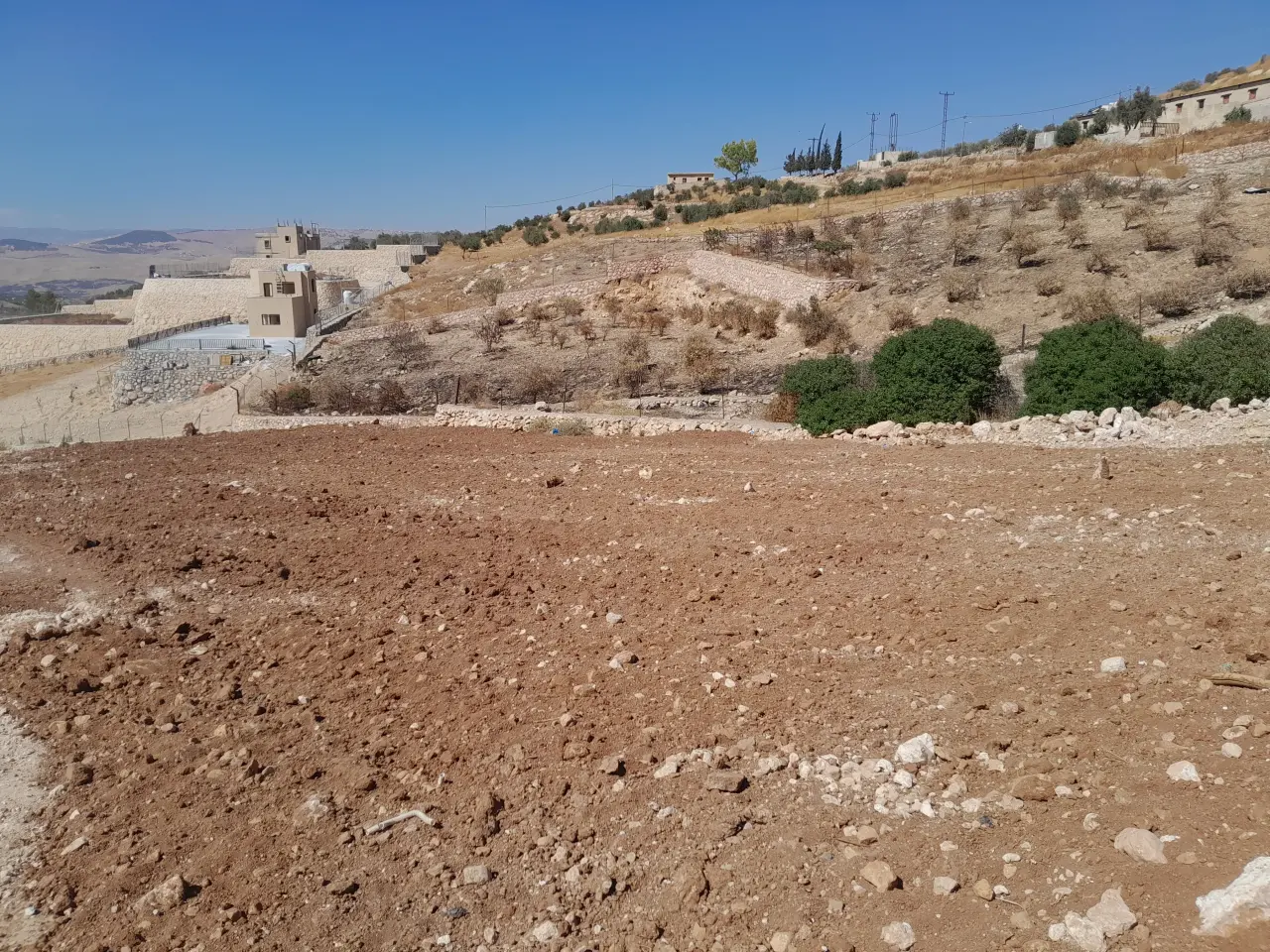 أرض للبيع في Birayn – صورة 2