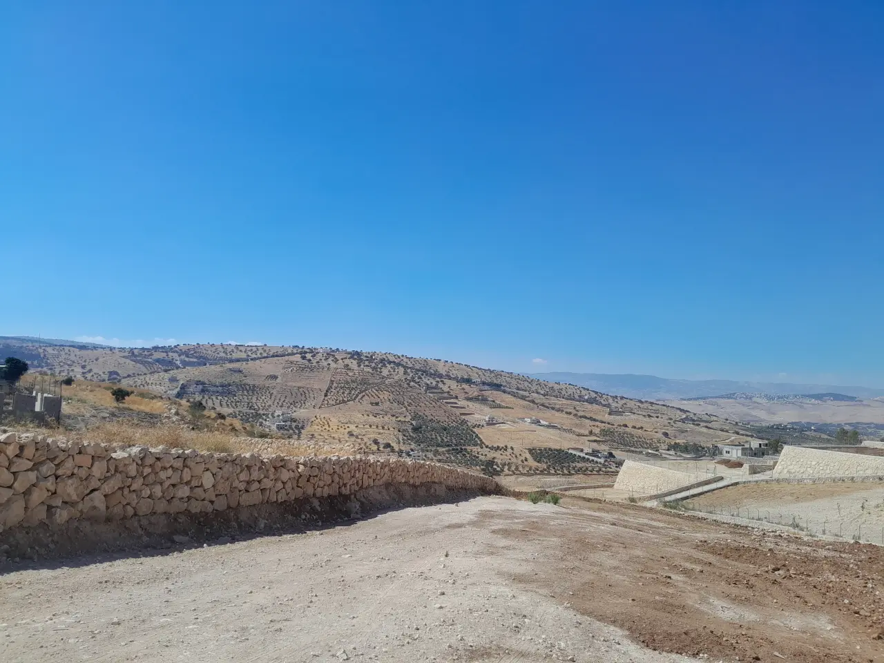 أرض للبيع في Birayn – صورة 5