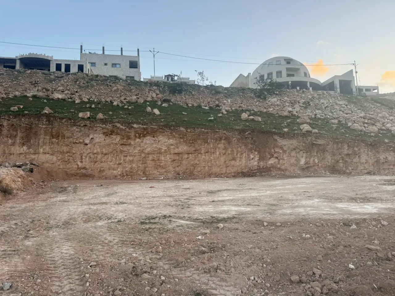 Shomer plot of 415 m², levelled and ready to build, near the Birayn main road